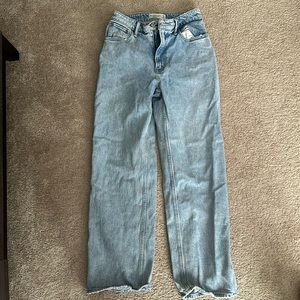 Abercrombie 90’s Relaxed High Rise Jean Size 4 short